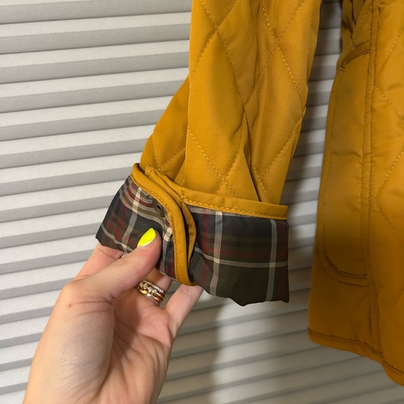 LL Bean Women's Quilted Adirondack Barn Coat, Flannel-Lined Size Medium - Picture 3 of 7